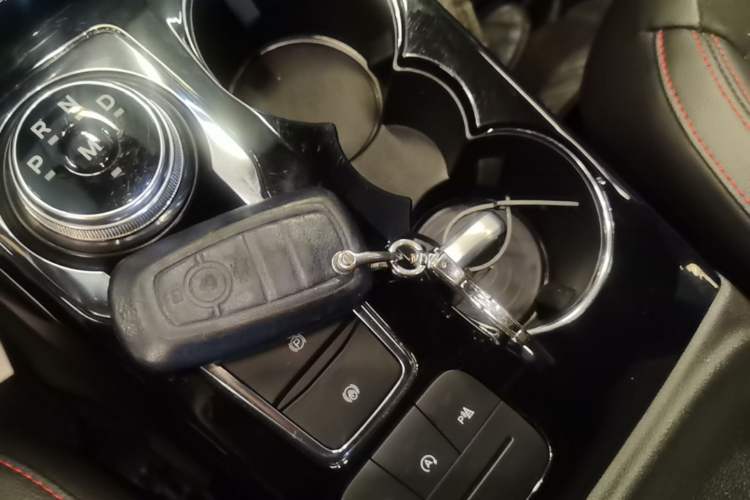 Used Ford Escape 2020 EcoBoost 245 Four-Wheel Drive ST-LINE Deluxe Edition Vehicle Key