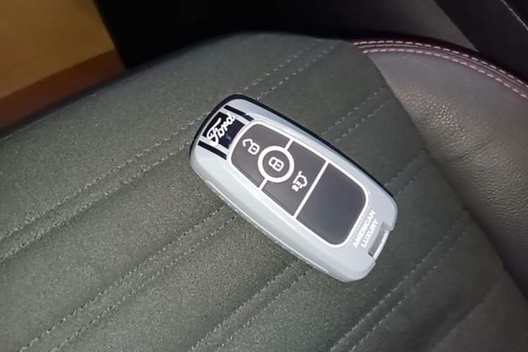 Used Ford Escape 2020 EcoBoost 245 Four-Wheel Drive ST-LINE Deluxe Edition Vehicle Key