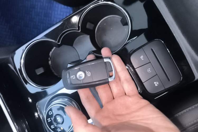 Used Ford Escape 2020 EcoBoost 245 Four-Wheel Drive ST-LINE Deluxe Edition Vehicle Key