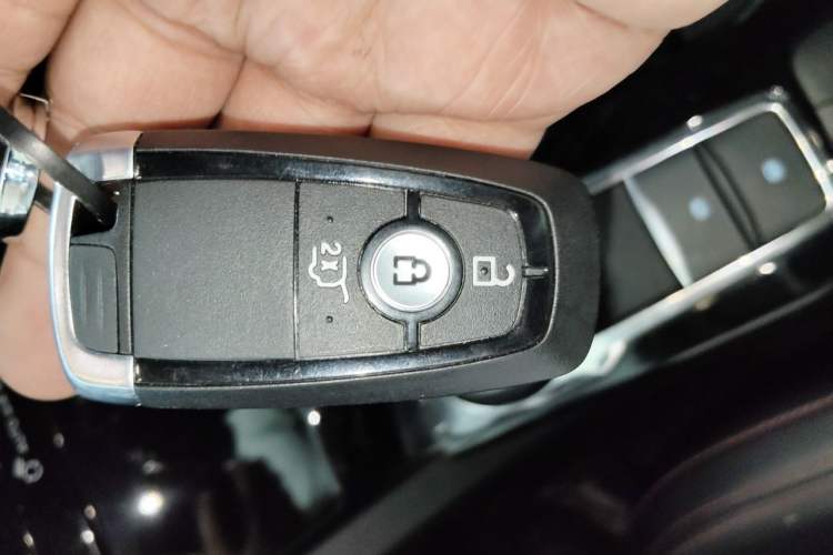 Used Ford Escape 2020 EcoBoost 245 Four-Wheel Drive ST-LINE Deluxe Edition Vehicle Key