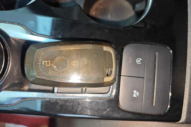 Used Ford Escape 2020 EcoBoost 245 Two-Wheel-Drive Titanium Edition Vehicle Key