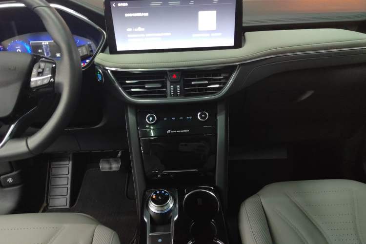 Used Ford Escape 2020 EcoBoost 245 Four-Wheel Drive Luxury Edition Audio And AC Panel