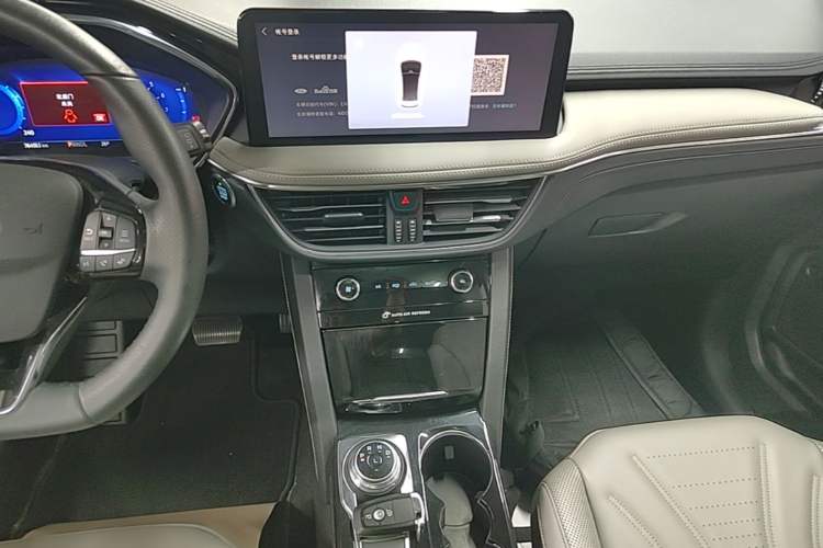 Used Ford Escape 2020 EcoBoost 245 Four-Wheel Drive Luxury Edition Audio And AC Panel