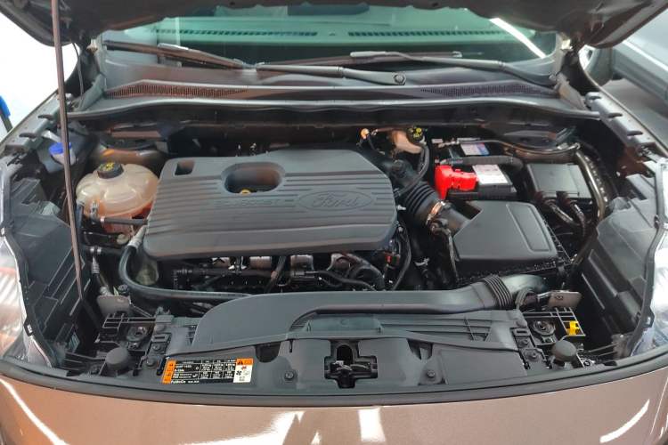 Used Ford Escape 2020 EcoBoost 245 Four-Wheel Drive Luxury Edition Engine Bay