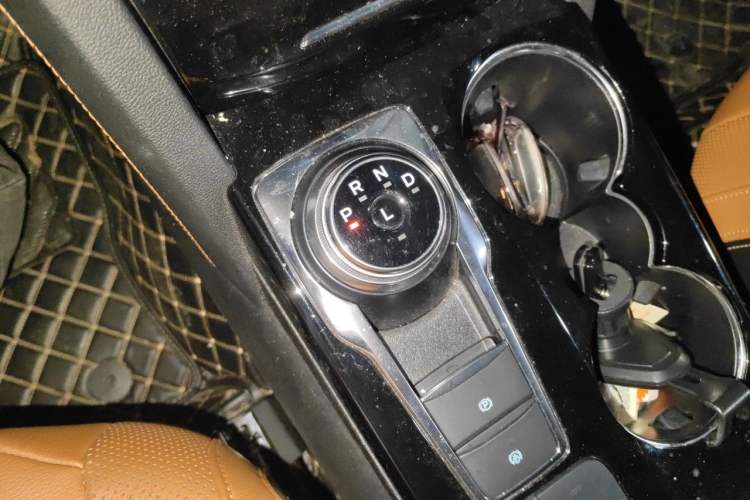 Used Ford Escape 2020 EcoBoost 245 Two-Wheel Drive Smart & Enjoyment Model Gear Lever