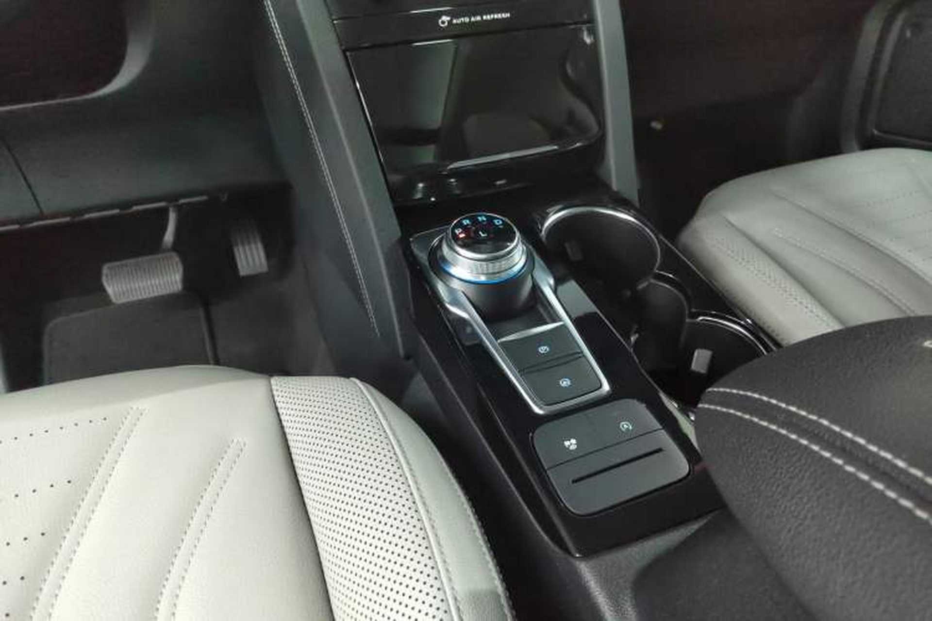 Used Ford Escape 2020 EcoBoost 245 Four-Wheel Drive Luxury Edition Gear Lever