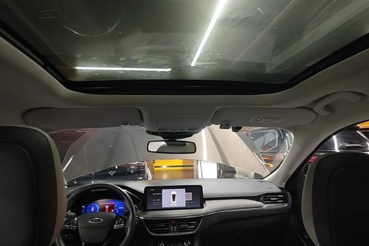 Used Ford Escape 2020 EcoBoost 245 Four-Wheel Drive Luxury Edition Headliner