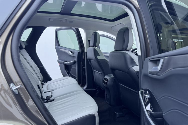 Used Ford Escape 2020 EcoBoost 245 Four-Wheel Drive Luxury Edition Interior 4