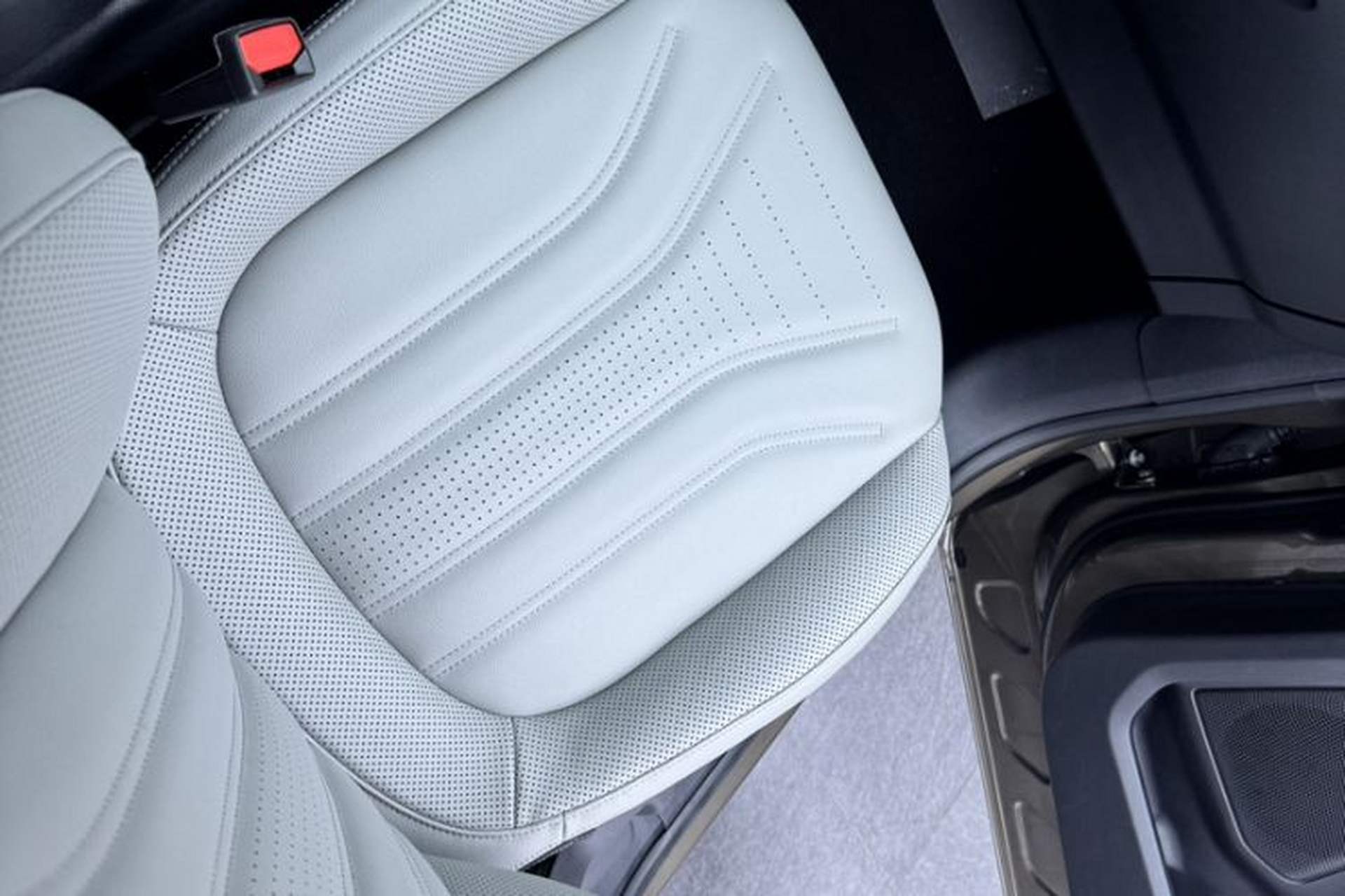 Used Ford Escape 2020 EcoBoost 245 Four-Wheel Drive Luxury Edition Interior 5