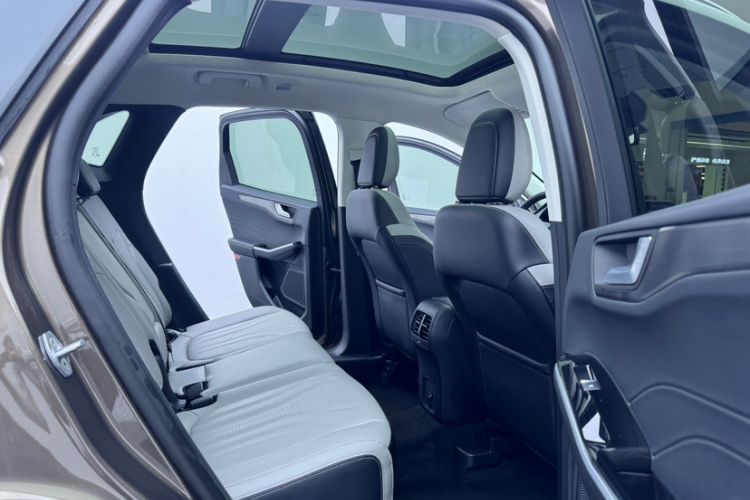 Used Ford Escape 2020 EcoBoost 245 Four-Wheel Drive Luxury Edition Interior 5