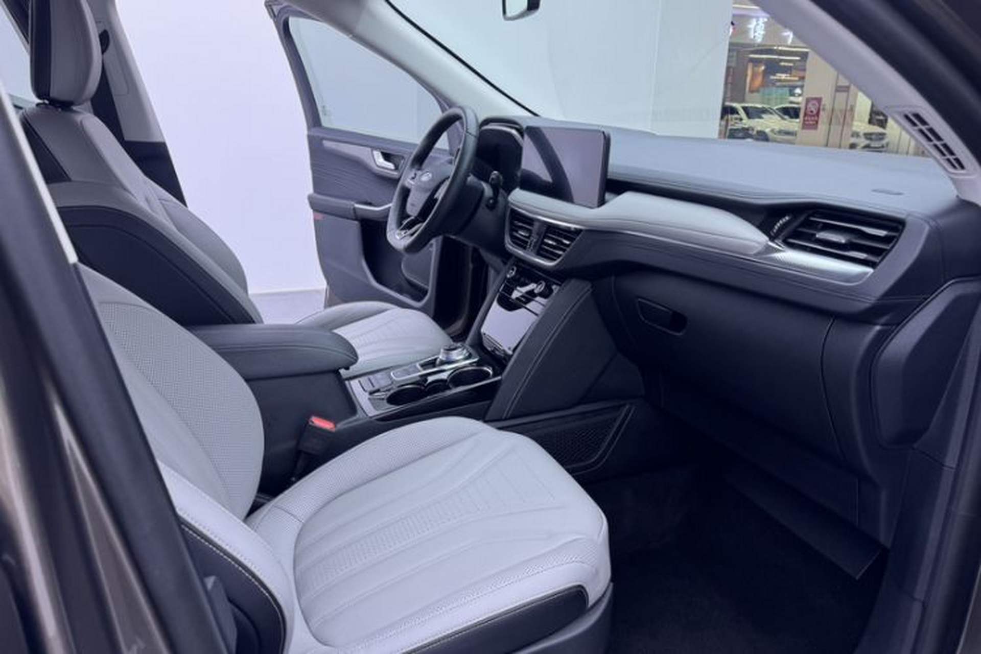 Used Ford Escape 2020 EcoBoost 245 Four-Wheel Drive Luxury Edition Interior 7