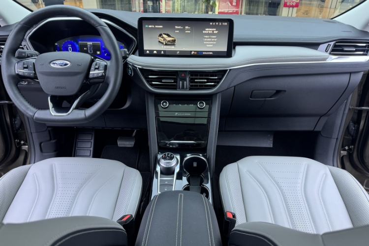 Used Ford Escape 2020 EcoBoost 245 Four-Wheel Drive Luxury Edition Interior 8