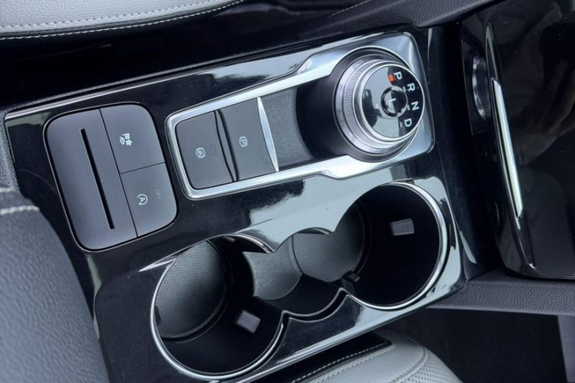 Used Ford Escape 2020 EcoBoost 245 Four-Wheel Drive Luxury Edition Interior 9