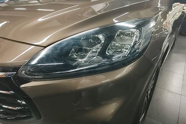 Used Ford Escape 2020 EcoBoost 245 Four-Wheel Drive Luxury Edition Left Front Headlight