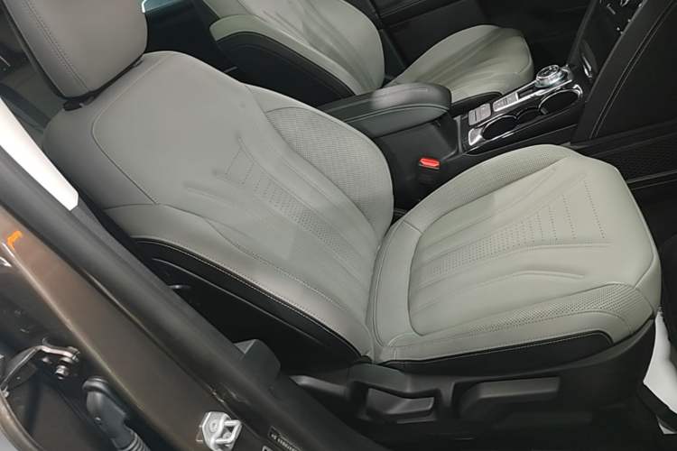 Used Ford Escape 2020 EcoBoost 245 Four-Wheel Drive Luxury Edition Right Front Seat
