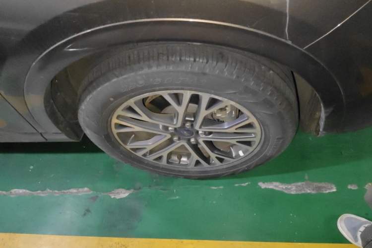 Used Ford Escape 2020 EcoBoost 245 Two-Wheel Drive Smart & Enjoyment Model Right Front Wheel Hub