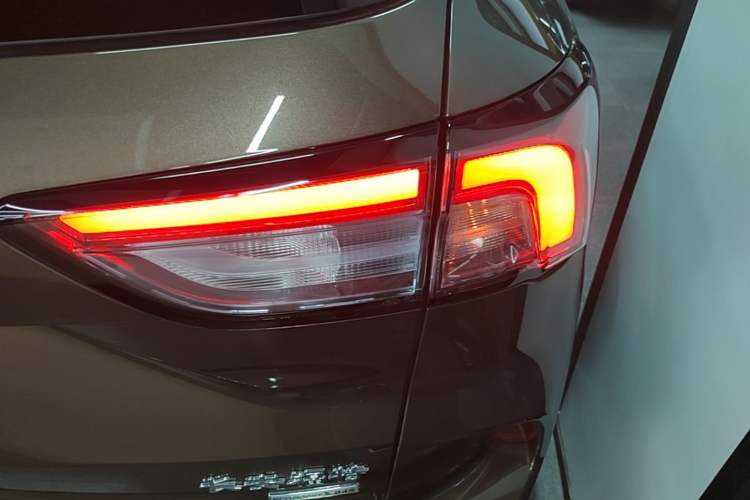 Used Ford Escape 2020 EcoBoost 245 Four-Wheel Drive Luxury Edition Right Rear Taillight