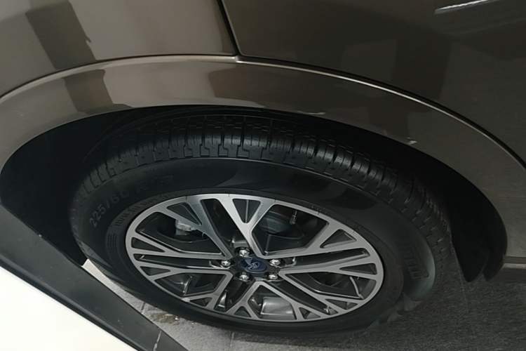 Used Ford Escape 2020 EcoBoost 245 Four-Wheel Drive Luxury Edition Right Rear Wheel Hub