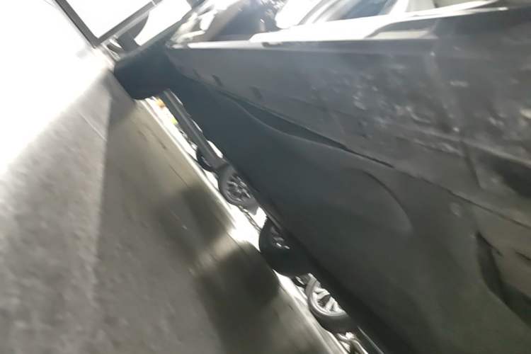 Used Ford Escape 2020 EcoBoost 245 Four-Wheel Drive Luxury Edition Right Side Sill