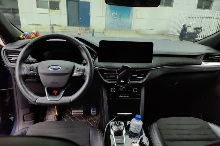 Used Ford Escape 2020 EcoBoost 245 Four-Wheel Drive ST-LINE Deluxe Edition Center Console