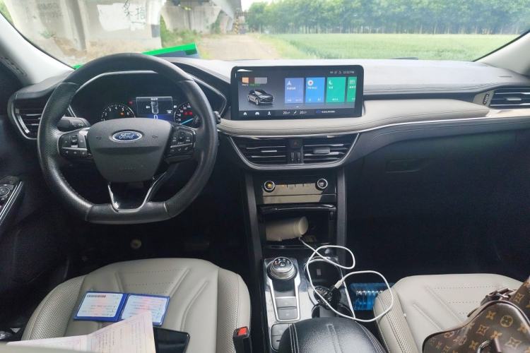Used Ford Escape 2020 EcoBoost 245 Two-Wheel Drive Smart & Enjoyment Model Center Console