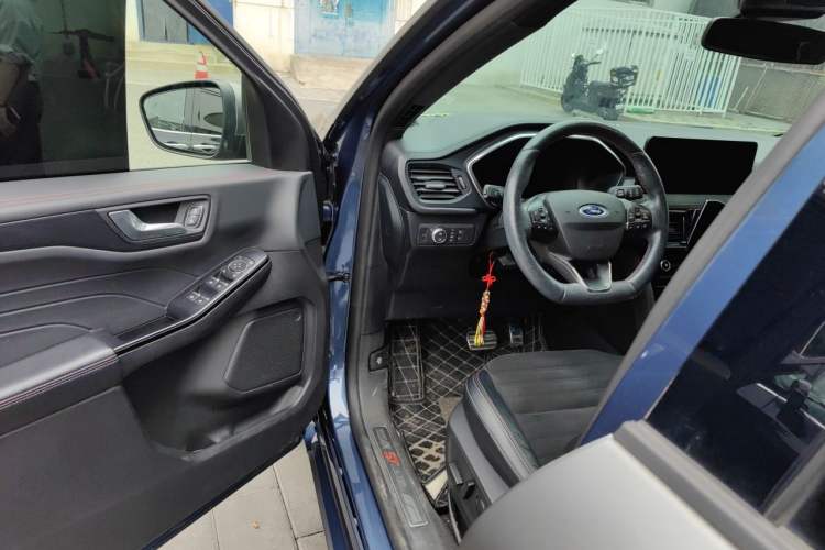 Used Ford Escape 2020 EcoBoost 245 Four-Wheel Drive ST-LINE Deluxe Edition Driver Seat