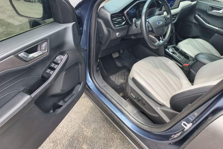 Used Ford Escape 2020 EcoBoost 245 Two-Wheel Drive Smart & Enjoyment Model Driver Seat