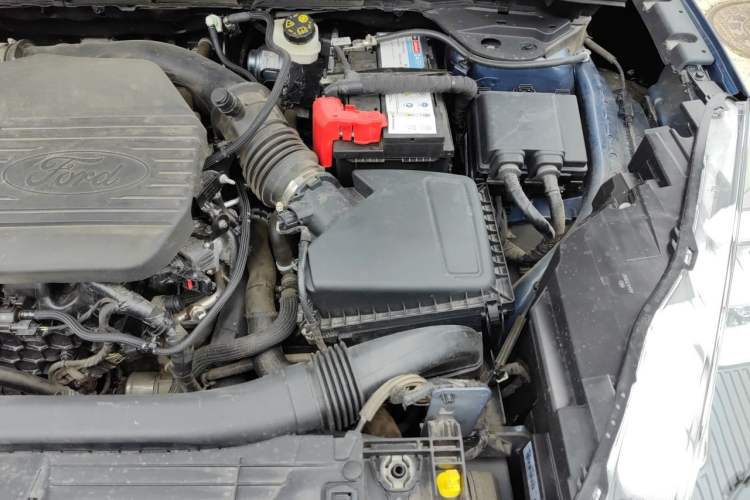 Used Ford Escape 2020 EcoBoost 245 Four-Wheel Drive ST-LINE Deluxe Edition Engine Bay Left