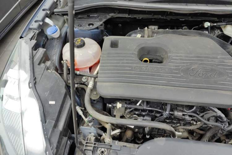 Used Ford Escape 2020 EcoBoost 245 Four-Wheel Drive ST-LINE Deluxe Edition Engine Bay Right