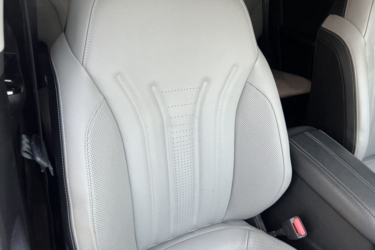 Used Ford Escape 2020 EcoBoost 245 Four-Wheel Drive ST-LINE Deluxe Edition Interior 10