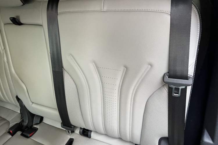 Used Ford Escape 2020 EcoBoost 245 Four-Wheel Drive ST-LINE Deluxe Edition Interior 5