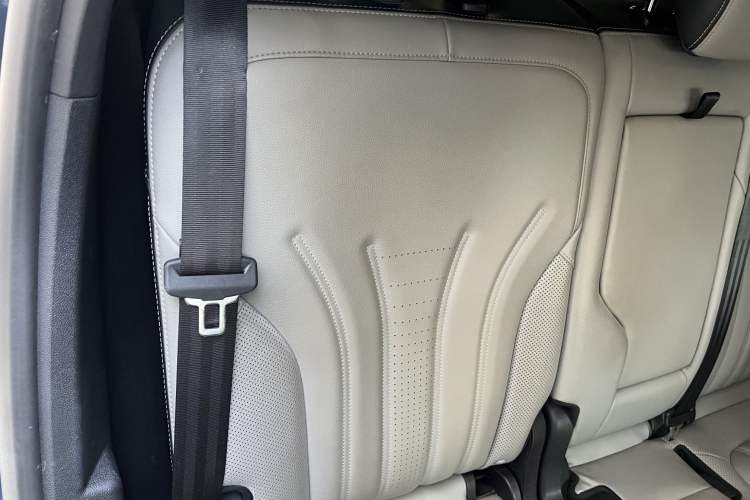 Used Ford Escape 2020 EcoBoost 245 Four-Wheel Drive ST-LINE Deluxe Edition Interior 7