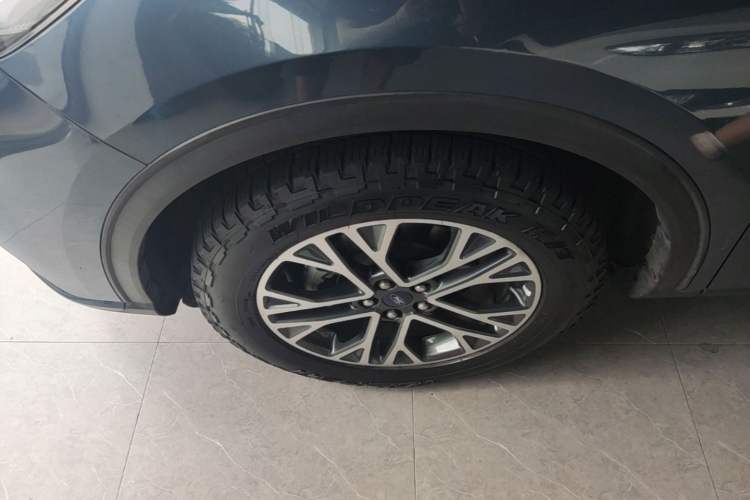 Used Ford Escape 2020 EcoBoost 245 Four-Wheel Drive ST-LINE Deluxe Edition Left Front Wheel Hub