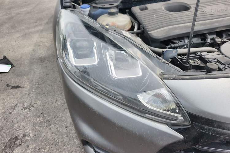 Used Ford Escape 2020 EcoBoost 245 Two-Wheel Drive Smart & Enjoyment Model Right Front Headlight