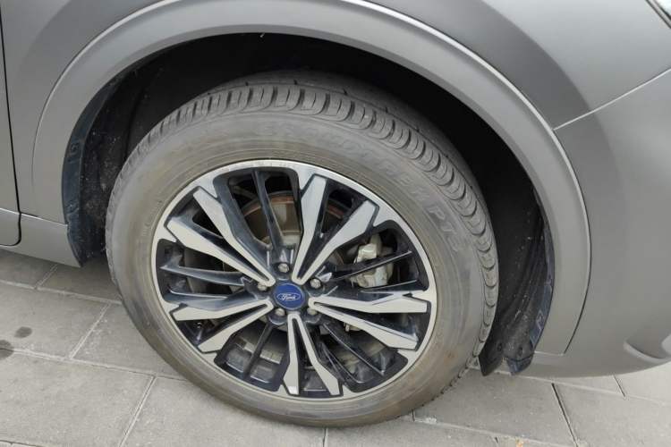 Used Ford Escape 2020 EcoBoost 245 Four-Wheel Drive ST-LINE Deluxe Edition Right Front Wheel Hub
