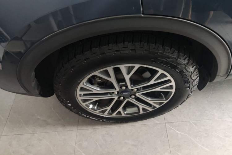 Used Ford Escape 2020 EcoBoost 245 Four-Wheel Drive ST-LINE Deluxe Edition Right Rear Wheel Hub