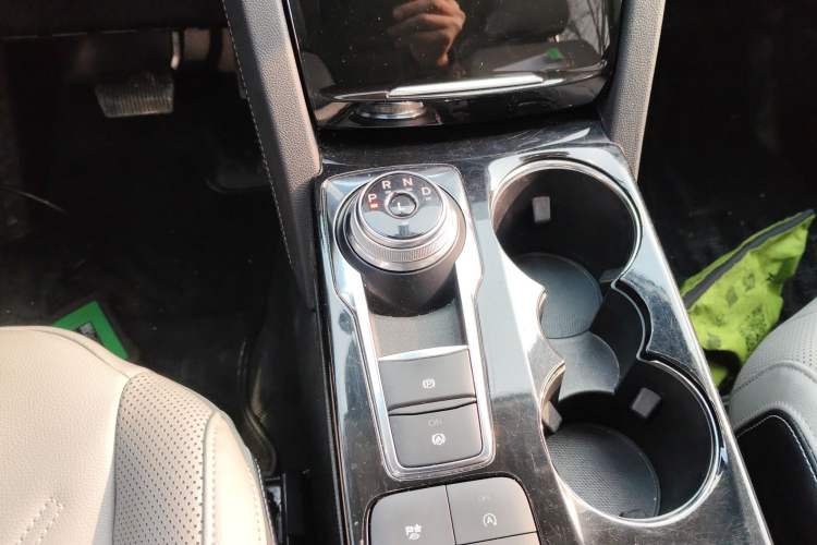 Used Ford Escape 2020 EcoBoost 245 Two-Wheel-Drive Titanium Edition Gear Lever