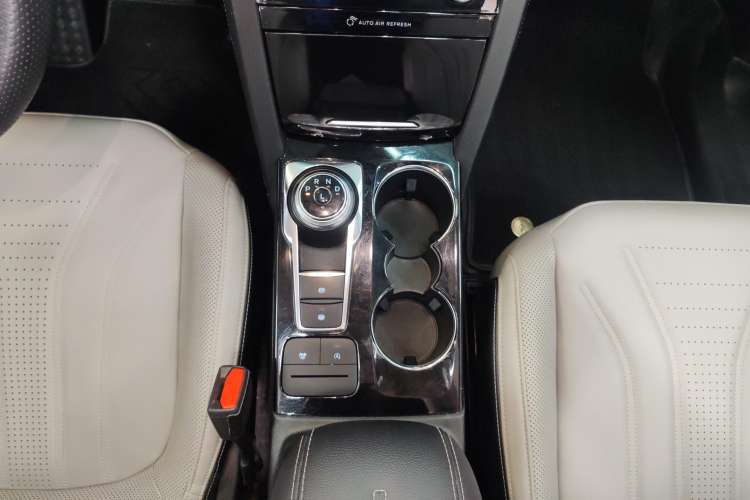 Used Ford Escape 2020 EcoBoost 245 Two-Wheel-Drive Titanium Edition Gear Lever