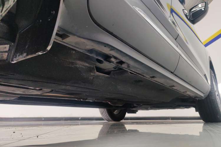 Used Ford Escape 2020 EcoBoost 245 Two-Wheel-Drive Titanium Edition Right Side Sill
