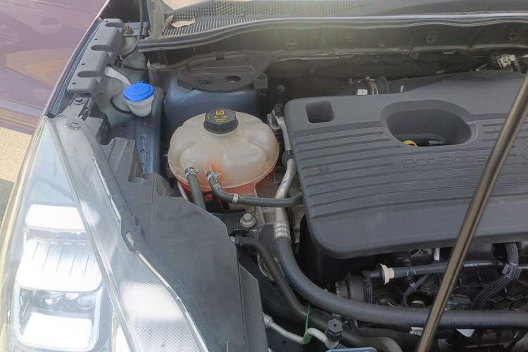 Used Ford Escape 2020 EcoBoost 245 Four-Wheel Drive ST-LINE Deluxe Edition Engine Bay Right