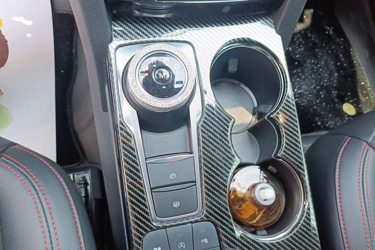 Used Ford Escape 2020 EcoBoost 245 Four-Wheel Drive ST-LINE Deluxe Edition Gear Lever