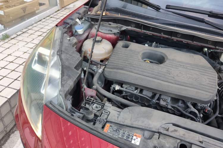 Used Ford Escape 2020 EcoBoost 245 Four-Wheel Drive ST-LINE Deluxe Edition Engine Bay Right