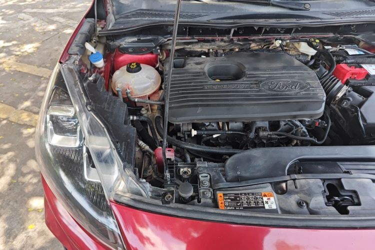 Used Ford Escape 2020 EcoBoost 245 Four-Wheel Drive ST-LINE Deluxe Edition Engine Bay Right