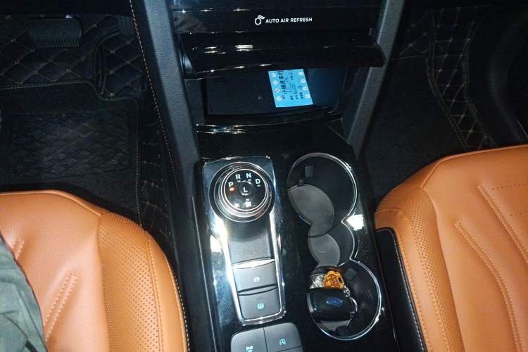Used Ford Escape 2020 EcoBoost 245 Four-Wheel Drive Luxury Edition Gear Lever