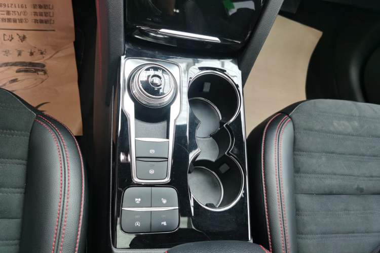 Used Ford Escape 2020 EcoBoost 245 Four-Wheel Drive ST-LINE Deluxe Edition Gear Lever