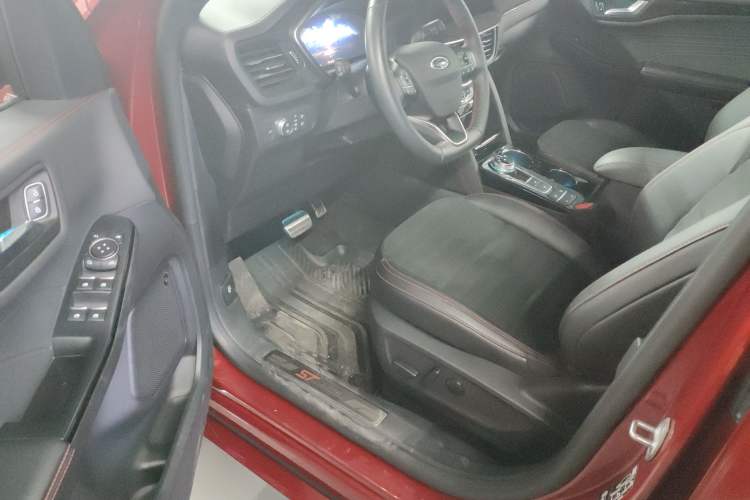 Used Ford Escape 2020 EcoBoost 245 Four-Wheel Drive ST-LINE Deluxe Edition Interior 2
