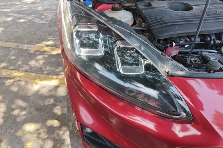 Used Ford Escape 2020 EcoBoost 245 Four-Wheel Drive ST-LINE Deluxe Edition Right Front Headlight
