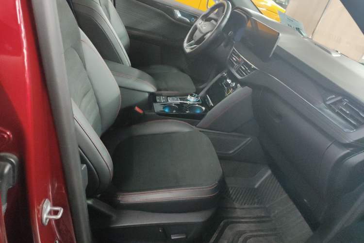 Used Ford Escape 2020 EcoBoost 245 Four-Wheel Drive ST-LINE Deluxe Edition Right Front Seat