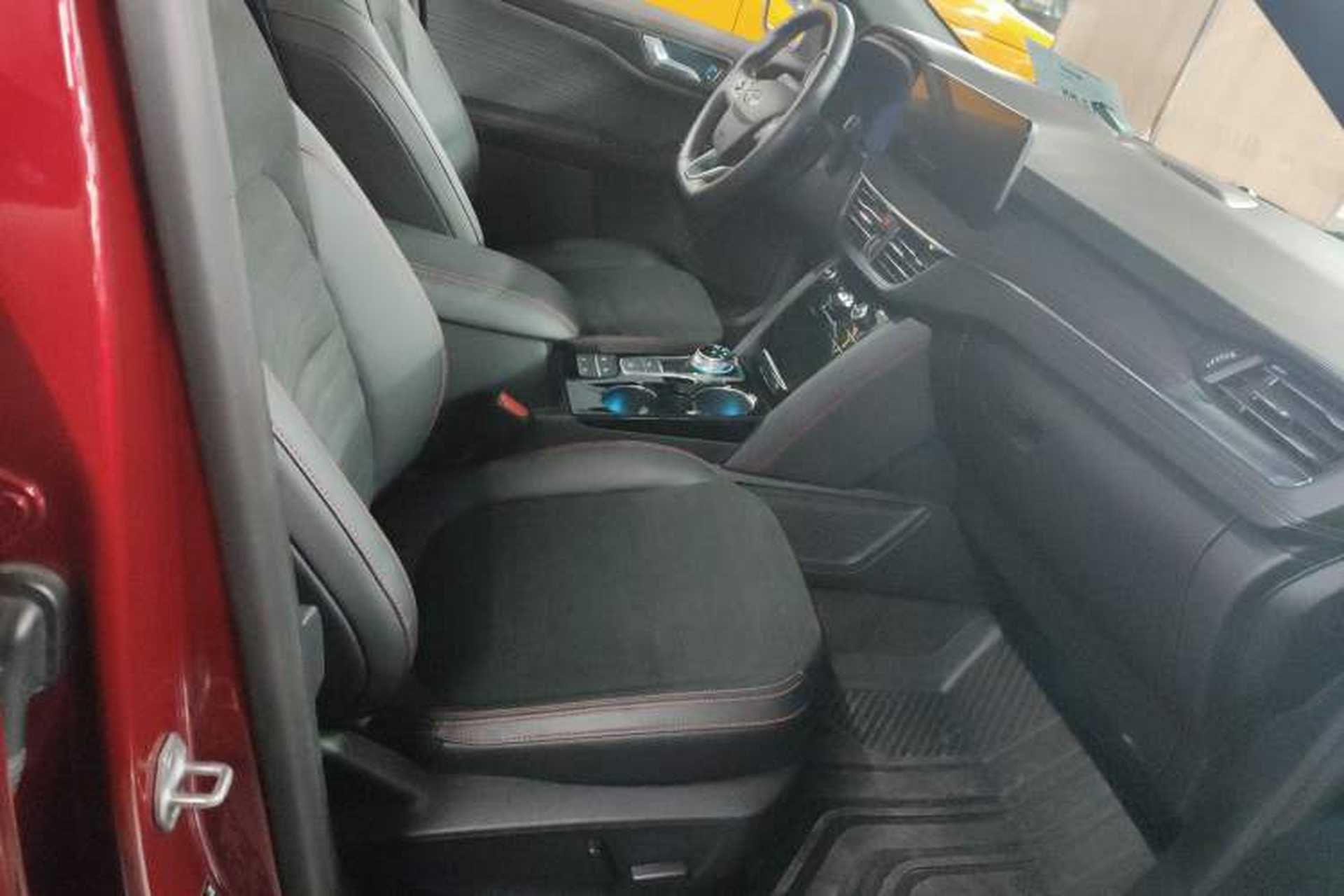 Used Ford Escape 2020 EcoBoost 245 Four-Wheel Drive ST-LINE Deluxe Edition Right Front Seat