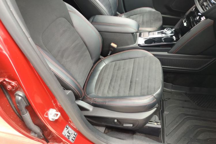 Used Ford Escape 2020 EcoBoost 245 Four-Wheel Drive ST-LINE Deluxe Edition Right Front Seat